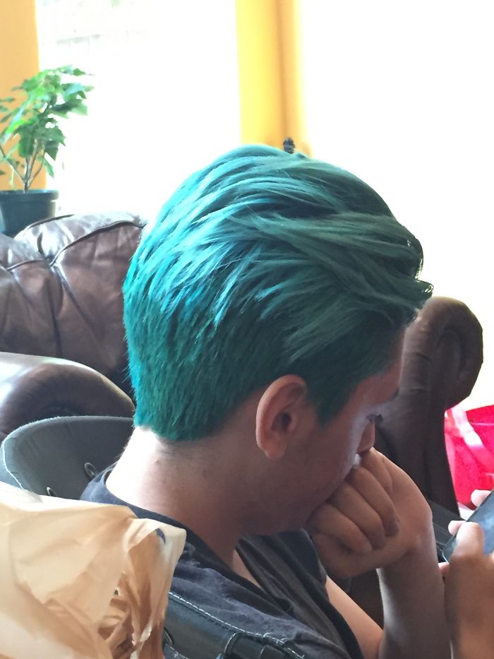 Merman Trend: Men Are Dyeing Their Hair With Incredibly Vivid Colors Merman Trend: Men Are Dyeing Their Hair With Incredibly Vivid Colors