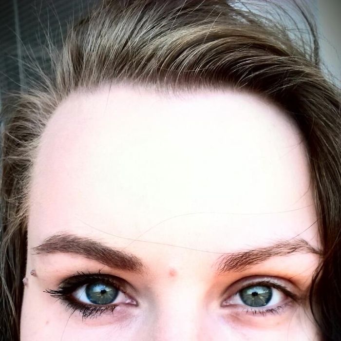 Women Post Selfies With Half-Made-Up Faces To Fight Makeup Shaming Women Post Selfies With Half-Made-Up Faces To Fight Makeup Shaming