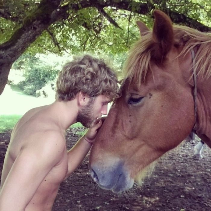 ‘Men Of Outdoors’ Instagram Is Dedicated To Hot Guys Engaged In Nature Activities ‘Men Of Outdoors’ Instagram Is Dedicated To Hot Guys Engaged In Nature Activities