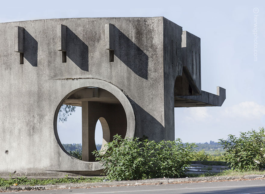 Photographer Travels 30,000km Documenting Soviet Bus Stops And Is Accused Of Spying
