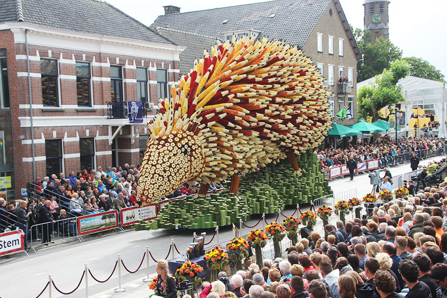 19 Giant Flower Sculptures Honour Van Gogh At World&#8217;s Largest Flower Parade In The Netherlands
