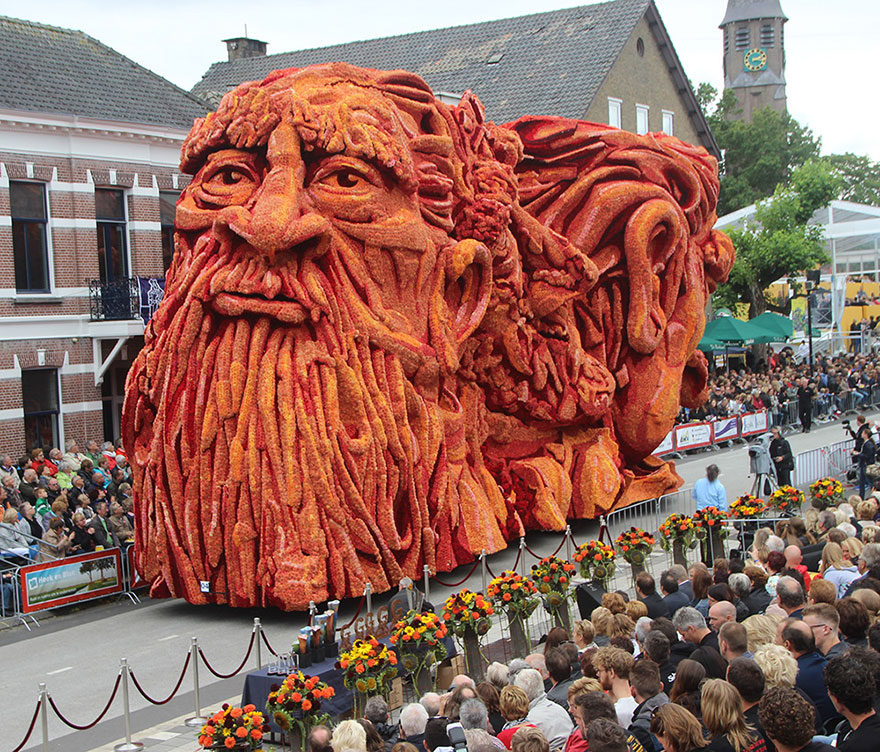 19 Giant Flower Sculptures Honour Van Gogh At World&#8217;s Largest Flower Parade In The Netherlands