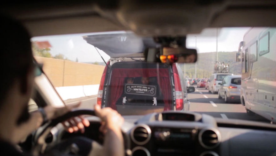 Trunk Theater  That Entertains People Stuck In Traffic Jams