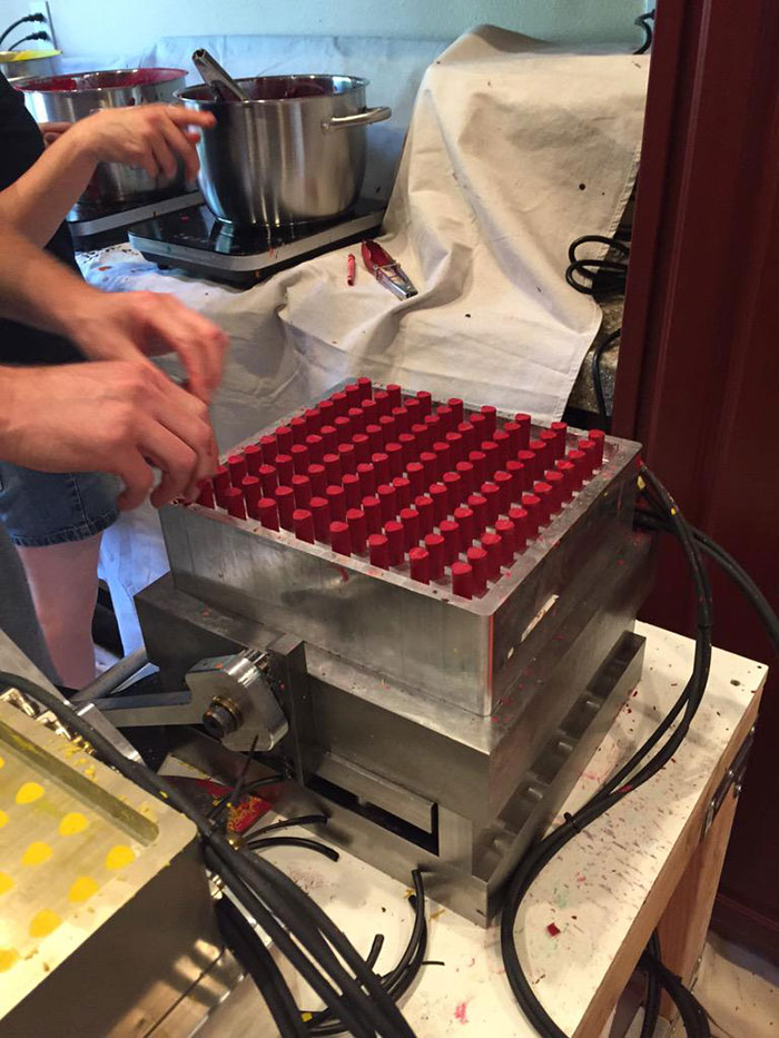 Dad Finds Brilliant Way To Reuse Leftover Crayons From Restaurants And Schools Dad Finds Brilliant Way To Reuse Leftover Crayons From Restaurants And Schools