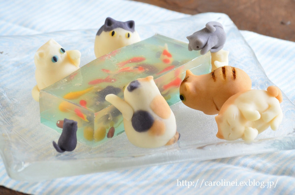 Candy Cats Trying To Catch Goldfish Stuck In Jelly Created By Mother-Daughter Duo Candy Cats Trying To Catch Goldfish Stuck In Jelly Created By Mother-Daughter Duo