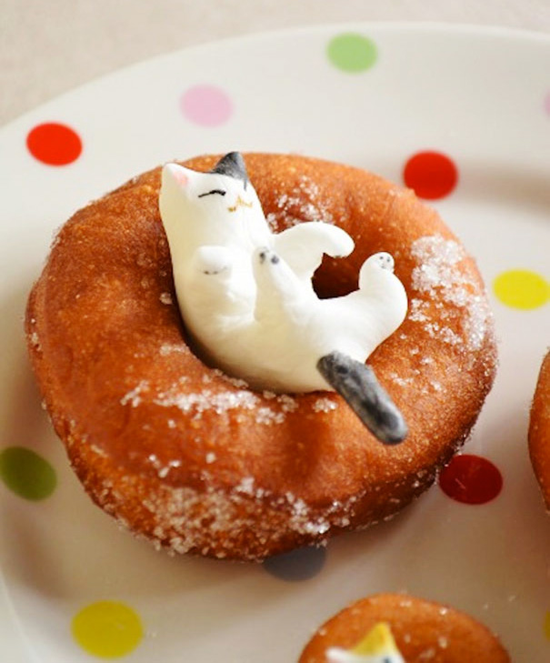 Candy Cats Trying To Catch Goldfish Stuck In Jelly Created By Mother-Daughter Duo Candy Cats Trying To Catch Goldfish Stuck In Jelly Created By Mother-Daughter Duo