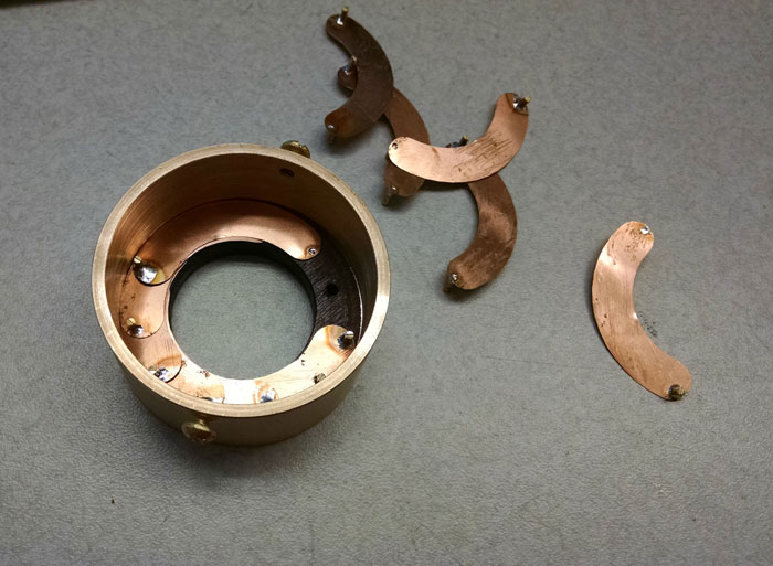 Guy Proposes To His Photographer Girlfriend With DIY Camera Lens Aperture Box Guy Proposes To His Photographer Girlfriend With DIY Camera Lens Aperture Box