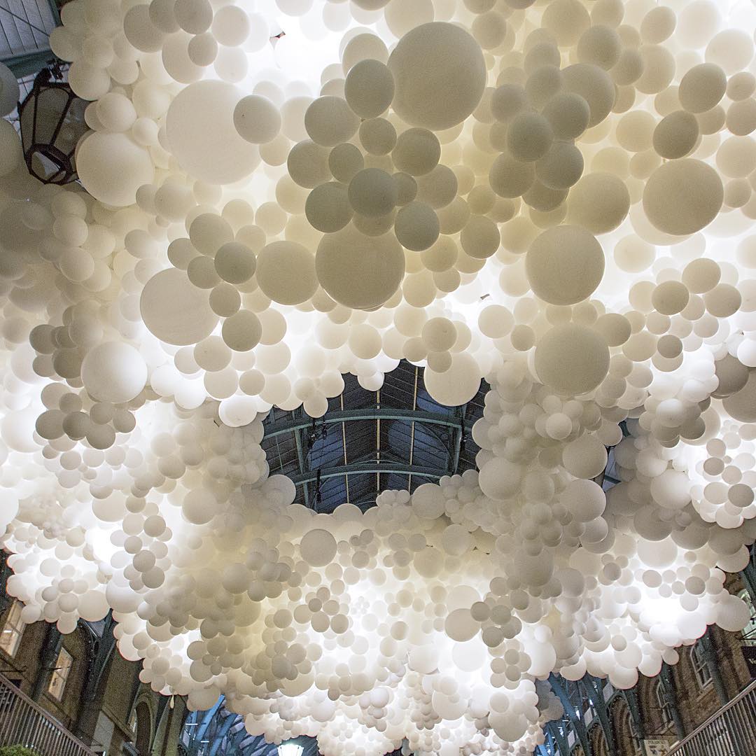Artist Floats 100,000 Balloons Inside London’s Covent Garden Market Artist Floats 100,000 Balloons Inside London’s Covent Garden Market