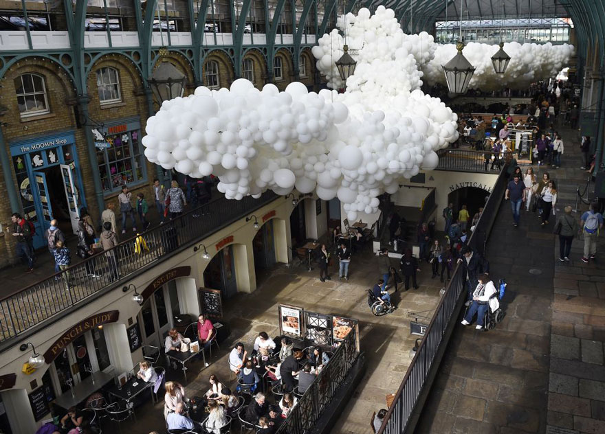 Artist Floats 100,000 Balloons Inside London’s Covent Garden Market Artist Floats 100,000 Balloons Inside London’s Covent Garden Market