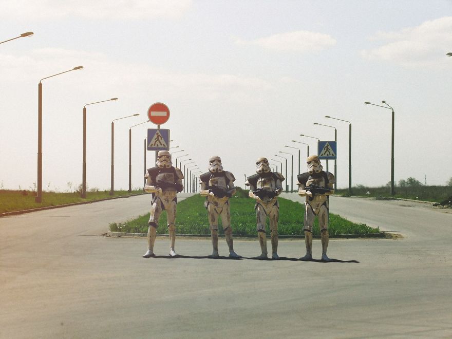 2D Characters Invade Russia To Show Its Social Problems 2D Characters Invade Russia To Show Its Social Problems