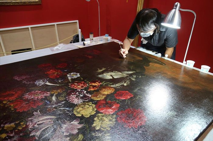 12-Year-Boy Trips And Punches Hole In $1.5 Million Painting From 17th Century 12-Year-Boy Trips And Punches Hole In $1.5 Million Painting From 17th Century