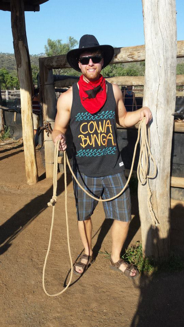 Guy Lost His Phone In River, But Then The Device Started Posting Pics To Facebook Guy Lost His Phone In River, But Then The Device Started Posting Pics To Facebook