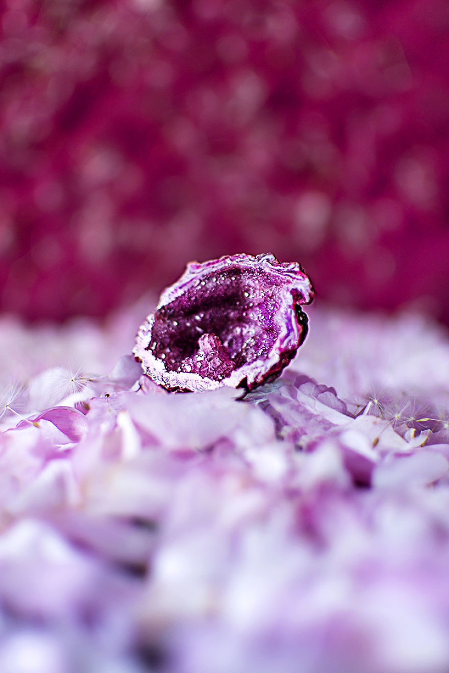 I Create Mesmerizing Images Of Gemstones That Look Like Otherworldly Objects I Create Mesmerizing Images Of Gemstones That Look Like Otherworldly Objects