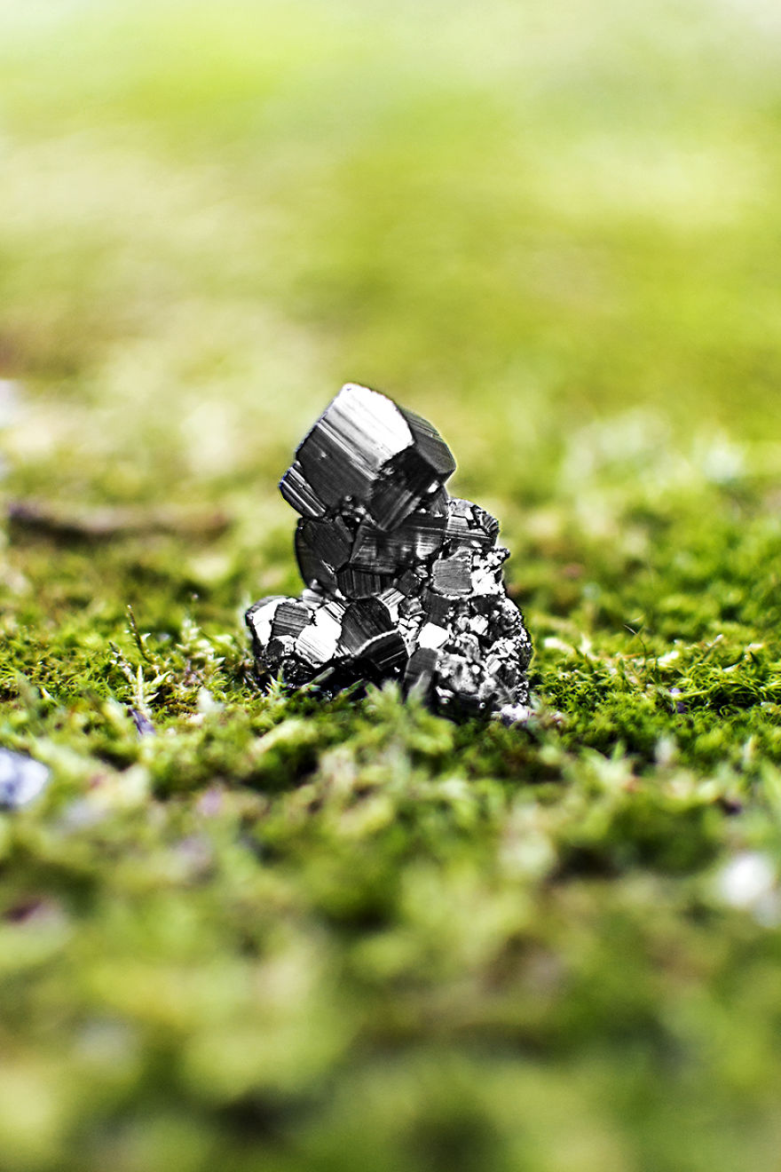 I Create Mesmerizing Images Of Gemstones That Look Like Otherworldly Objects I Create Mesmerizing Images Of Gemstones That Look Like Otherworldly Objects