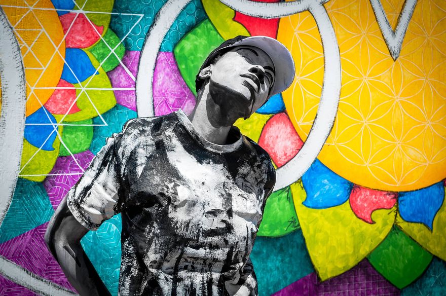 Using Body Paint, I Turn Myself Into A Living Digital Illustration Using Body Paint, I Turn Myself Into A Living Digital Illustration