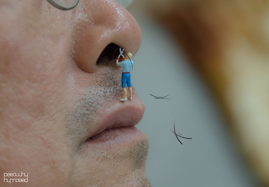 I Capture Miniature People Dealing With Everyday Life Objects