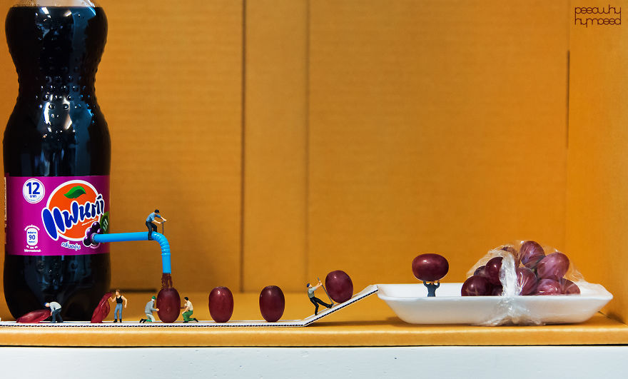 I Capture Miniature People Dealing With Everyday Life Objects
