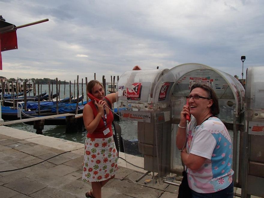 I Travel Around The World And Photograph Payphones Before They Are Gone