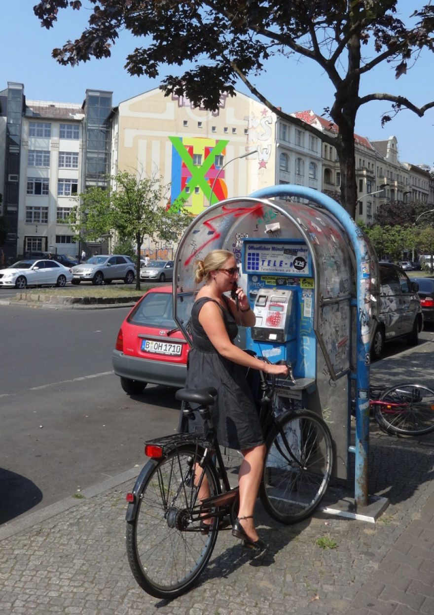 I Travel Around The World And Photograph Payphones Before They Are Gone