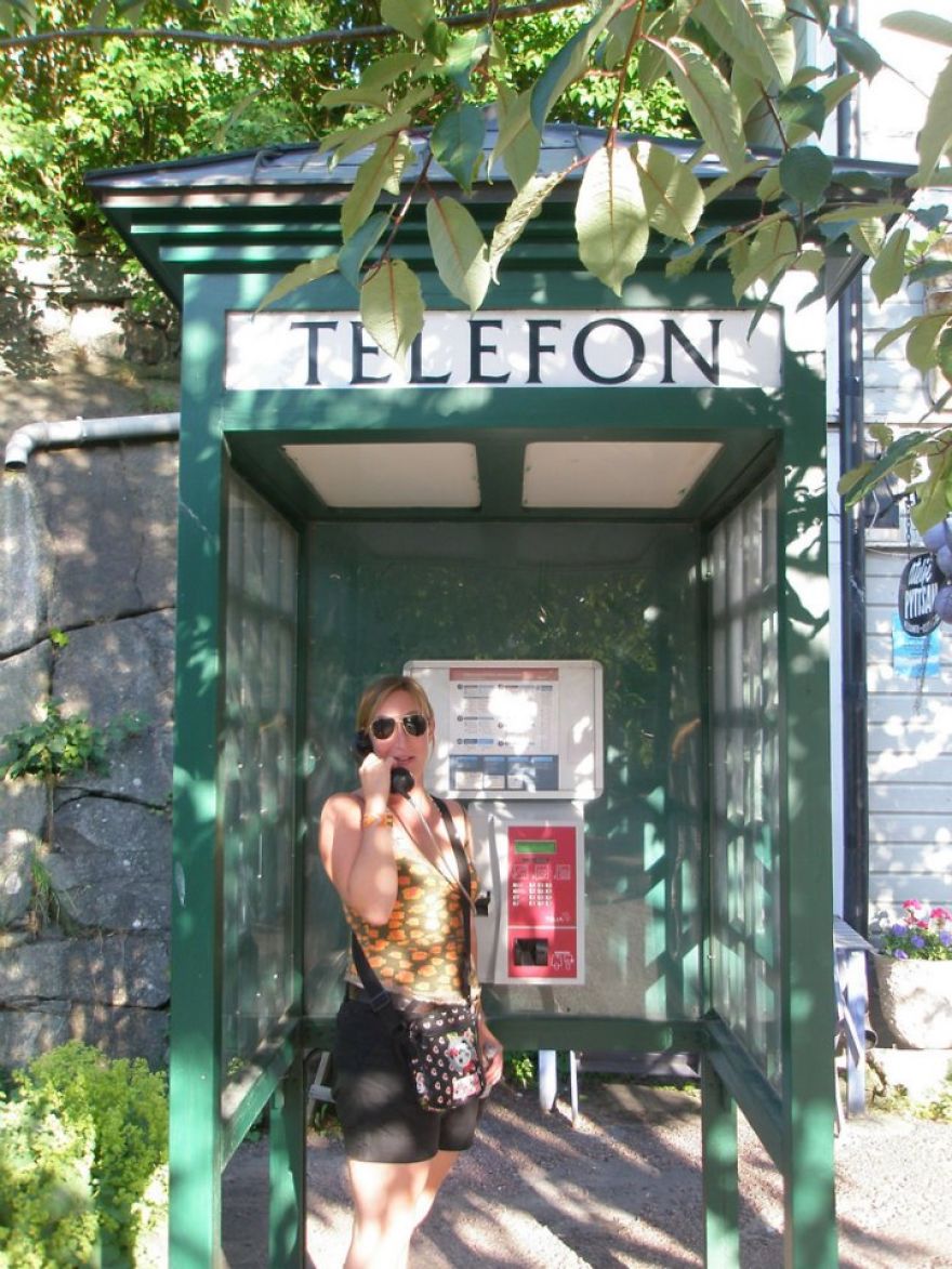 I Travel Around The World And Photograph Payphones Before They Are Gone