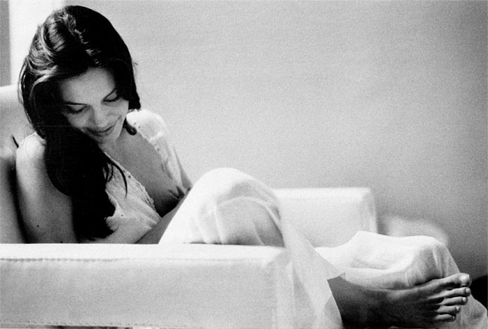 Brad Pitt&#8217;s Intimate Photos Of Angelina Jolie Offer A B&#038;W Glimpse Into Their Family Life