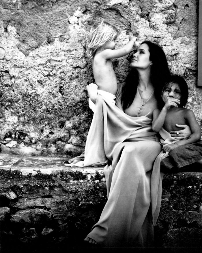 Brad Pitt&#8217;s Intimate Photos Of Angelina Jolie Offer A B&#038;W Glimpse Into Their Family Life