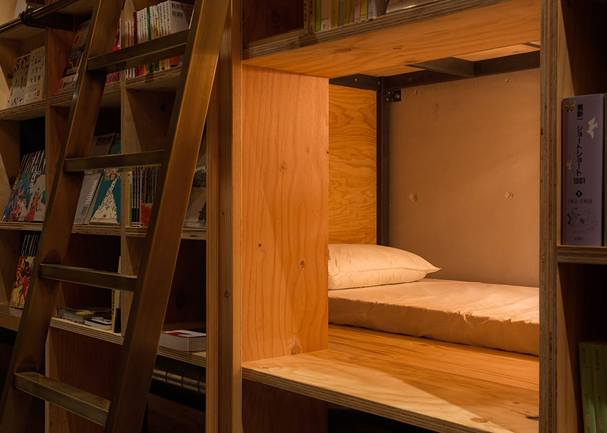 Bookstore-Themed Tokyo Hotel Has 1,700 Books And Sleeping Shelves Next To Them Bookstore-Themed Tokyo Hotel Has 1,700 Books And Sleeping Shelves Next To Them