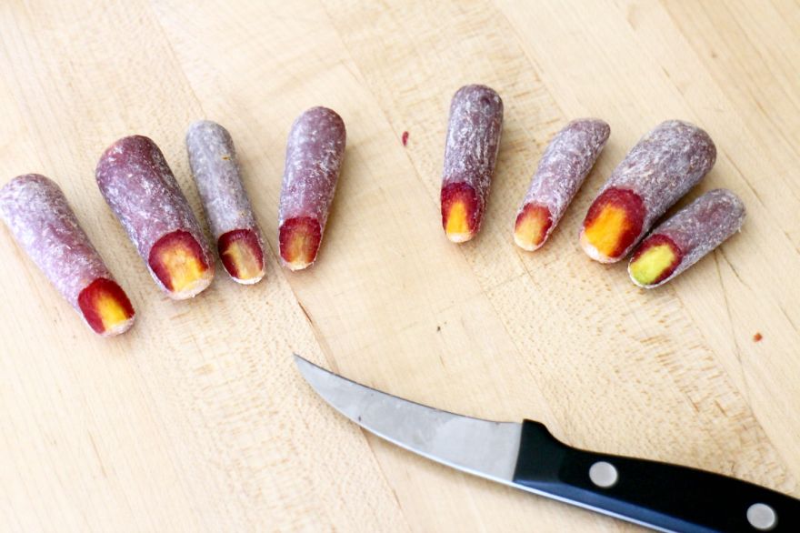 How To Make A Creepy Beet ‘n Bloody Mary Halloween Cocktail How To Make A Creepy Beet ‘n Bloody Mary Halloween Cocktail