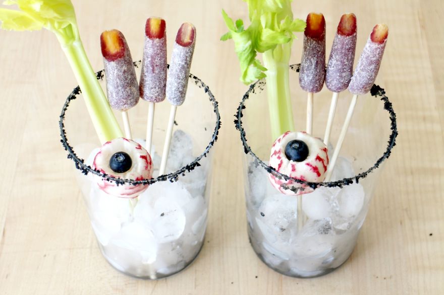 How To Make A Creepy Beet ‘n Bloody Mary Halloween Cocktail How To Make A Creepy Beet ‘n Bloody Mary Halloween Cocktail