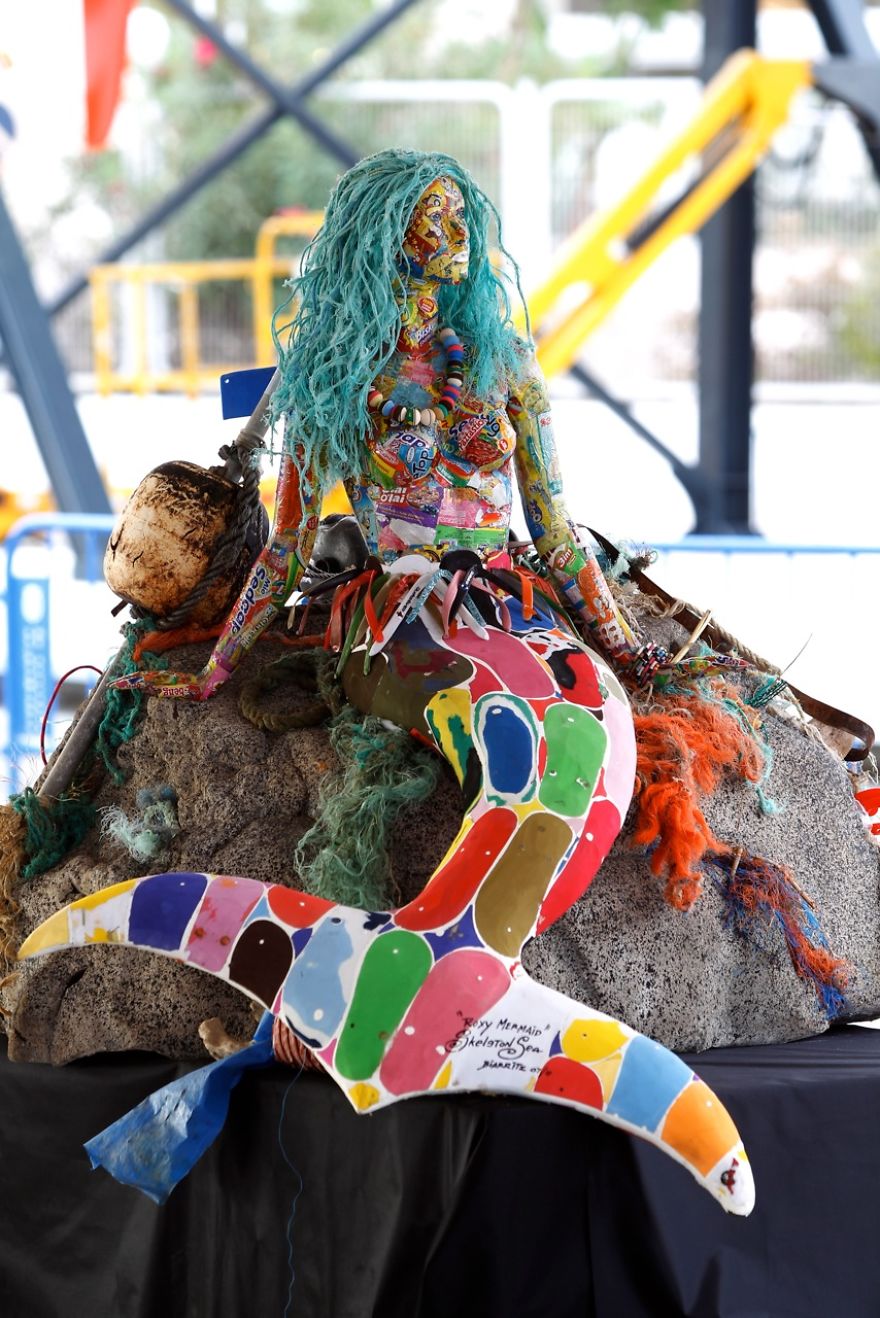 13 Giant Sculptures Made Entirely Of Beach Waste To Make You Reconsider Plastic Use 13 Giant Sculptures Made Entirely Of Beach Waste To Make You Reconsider Plastic Use