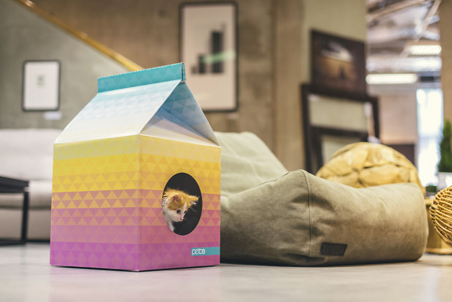 These Eco-Friendly Cat Playhouses Look Like Big Milk Cartons These Eco-Friendly Cat Playhouses Look Like Big Milk Cartons