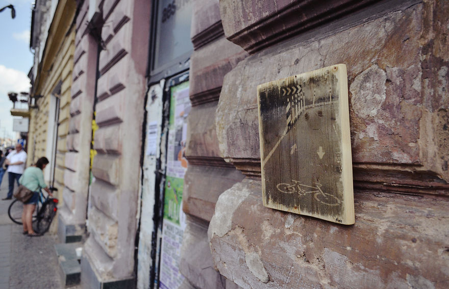 I Hang Woodprints Around Cluj, Romania For People To Find And Take Home I Hang Woodprints Around Cluj, Romania For People To Find And Take Home