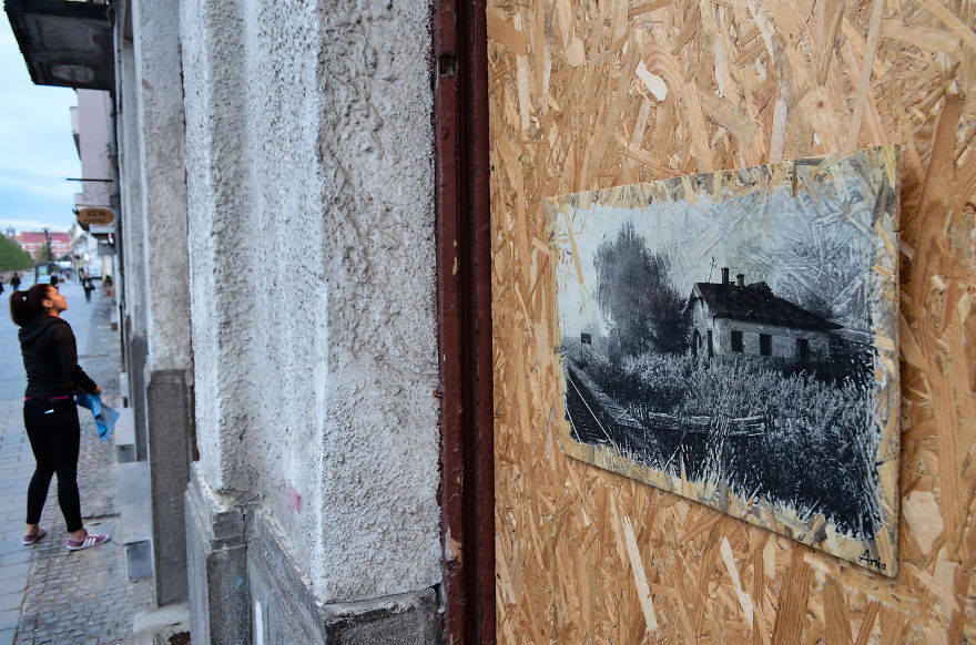 I Hang Woodprints Around Cluj, Romania For People To Find And Take Home I Hang Woodprints Around Cluj, Romania For People To Find And Take Home