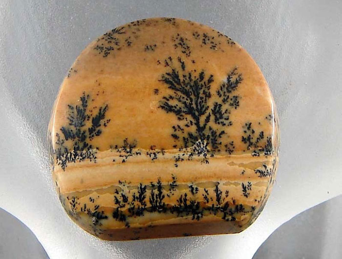 Agate Crystals Look Like Tiny Landscape Photos Agate Crystals Look Like Tiny Landscape Photos
