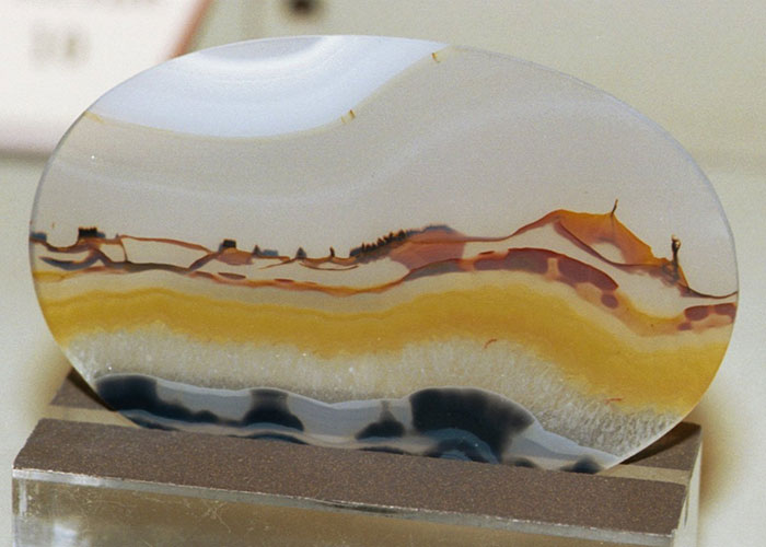 Agate Crystals Look Like Tiny Landscape Photos Agate Crystals Look Like Tiny Landscape Photos