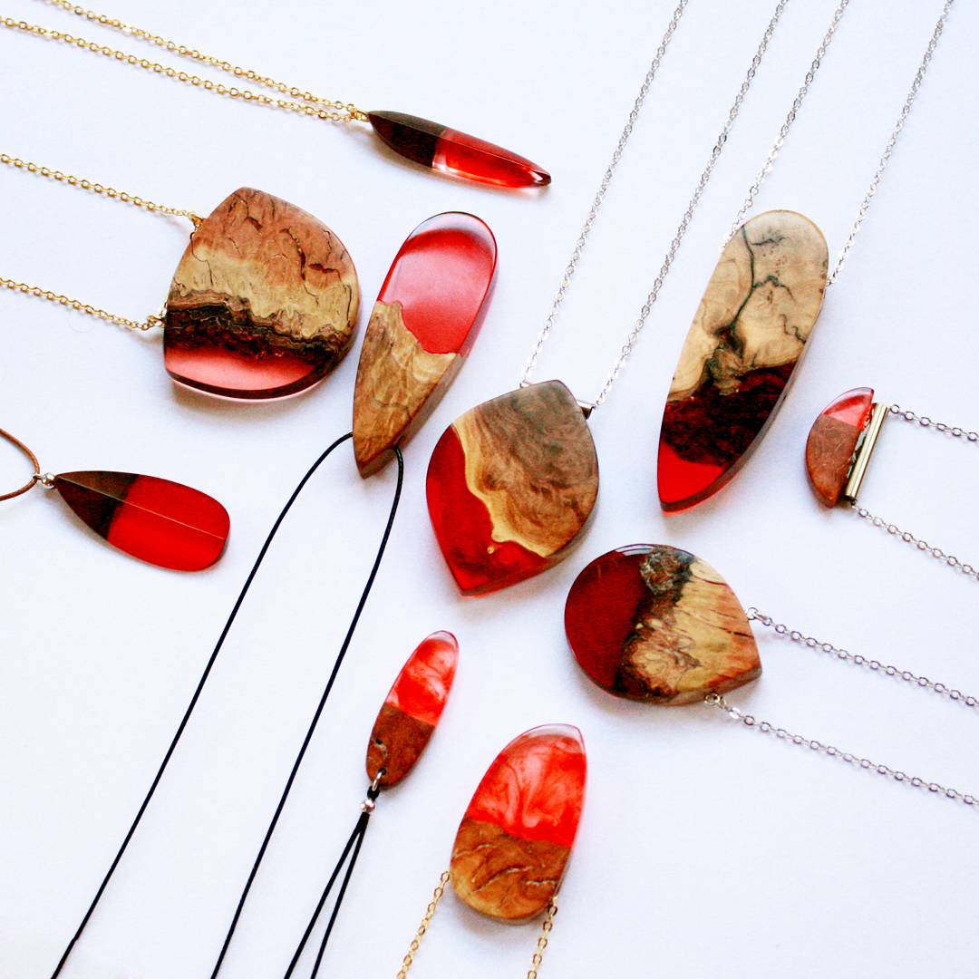 Artist Turns Old Wood Into Unique Jewelry By Using Its Natural Shape Artist Turns Old Wood Into Unique Jewelry By Using Its Natural Shape