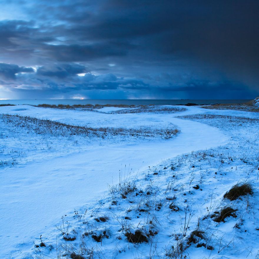 The Beauty Of Winter Captured In Minimalist Pictures