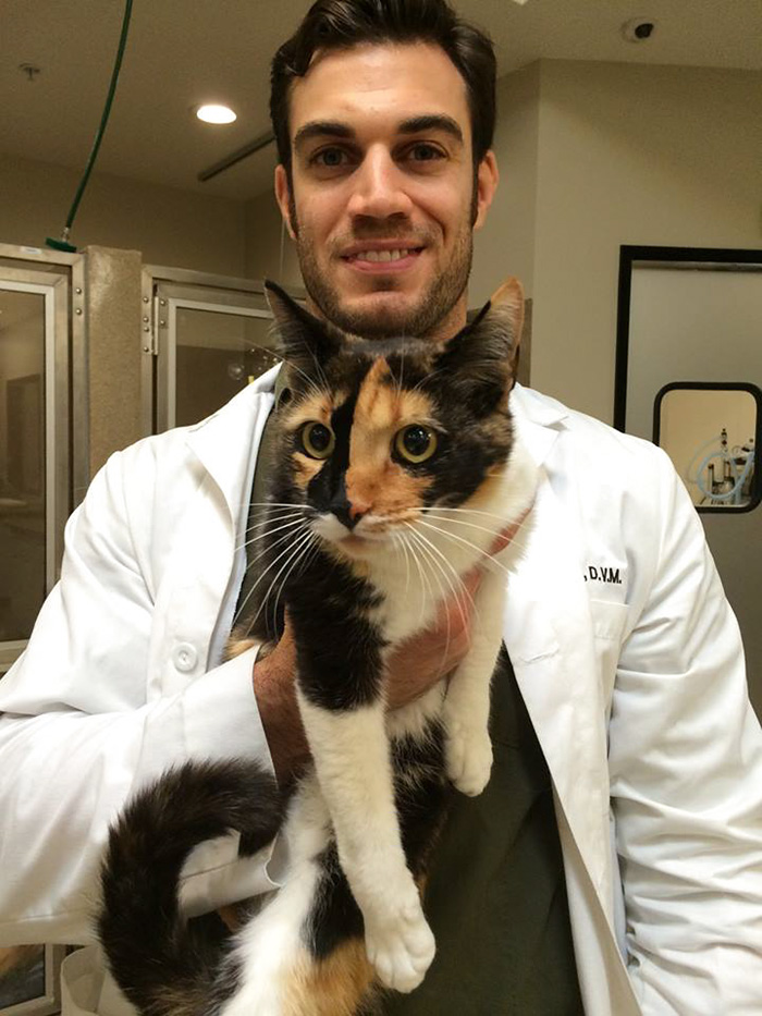 The Hottest Animal Doctor Ever That’ll Make You Want To Get Your Pet Checked The Hottest Animal Doctor Ever That’ll Make You Want To Get Your Pet Checked