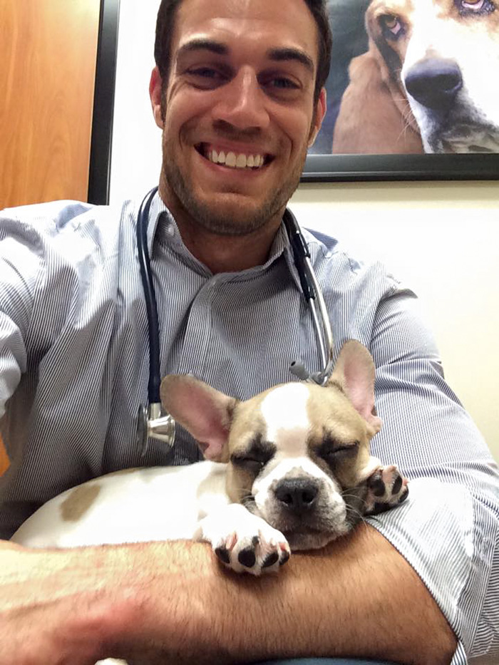 The Hottest Animal Doctor Ever That’ll Make You Want To Get Your Pet Checked The Hottest Animal Doctor Ever That’ll Make You Want To Get Your Pet Checked