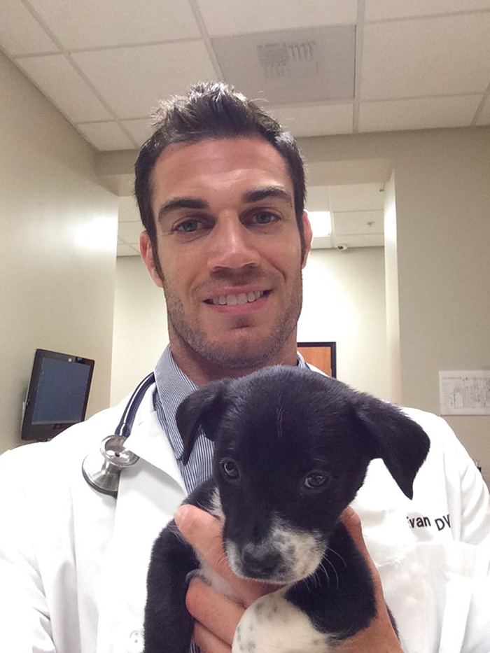 The Hottest Animal Doctor Ever That’ll Make You Want To Get Your Pet Checked The Hottest Animal Doctor Ever That’ll Make You Want To Get Your Pet Checked