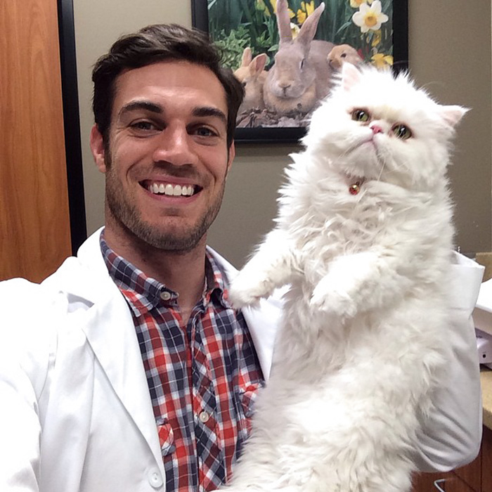 The Hottest Animal Doctor Ever That’ll Make You Want To Get Your Pet Checked The Hottest Animal Doctor Ever That’ll Make You Want To Get Your Pet Checked