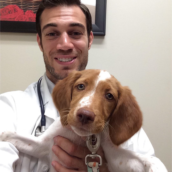The Hottest Animal Doctor Ever That’ll Make You Want To Get Your Pet Checked The Hottest Animal Doctor Ever That’ll Make You Want To Get Your Pet Checked