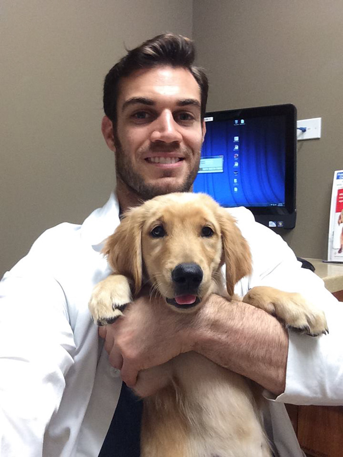 The Hottest Animal Doctor Ever That’ll Make You Want To Get Your Pet Checked The Hottest Animal Doctor Ever That’ll Make You Want To Get Your Pet Checked