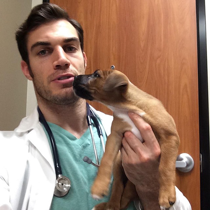 The Hottest Animal Doctor Ever That’ll Make You Want To Get Your Pet Checked The Hottest Animal Doctor Ever That’ll Make You Want To Get Your Pet Checked