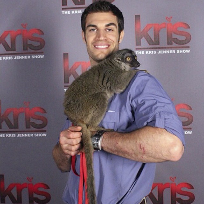 The Hottest Animal Doctor Ever That’ll Make You Want To Get Your Pet Checked The Hottest Animal Doctor Ever That’ll Make You Want To Get Your Pet Checked