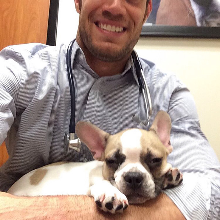 The Hottest Animal Doctor Ever That’ll Make You Want To Get Your Pet Checked The Hottest Animal Doctor Ever That’ll Make You Want To Get Your Pet Checked