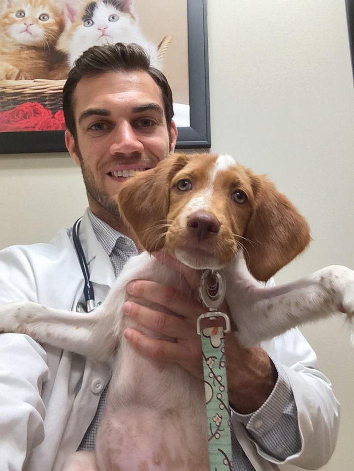 The Hottest Animal Doctor Ever That’ll Make You Want To Get Your Pet Checked The Hottest Animal Doctor Ever That’ll Make You Want To Get Your Pet Checked