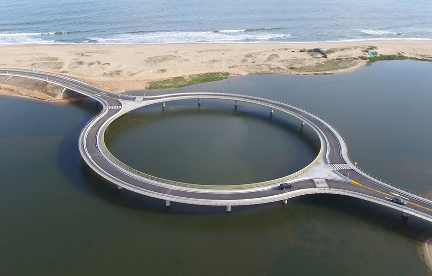 Circular Bridge Built To Slow Down Drivers So That They Would Enjoy The View