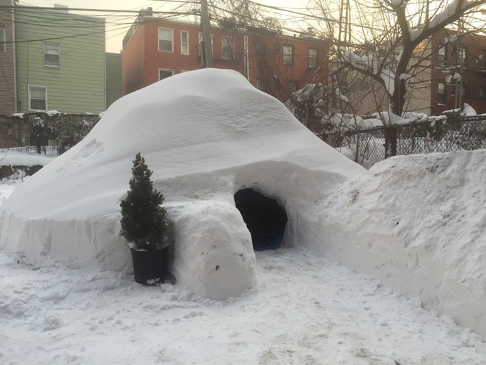 Man Builds Igloo In Brooklyn During Blizzard, Lists It On Airbnb For $200 Man Builds Igloo In Brooklyn During Blizzard, Lists It On Airbnb For $200