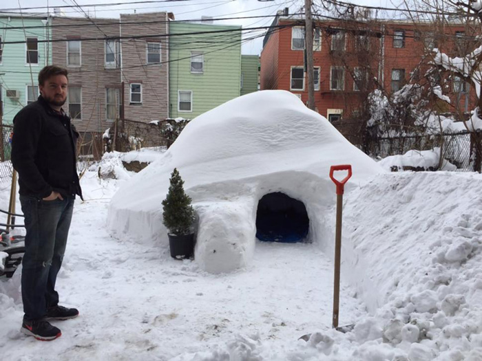 Man Builds Igloo In Brooklyn During Blizzard, Lists It On Airbnb For $200 Man Builds Igloo In Brooklyn During Blizzard, Lists It On Airbnb For $200